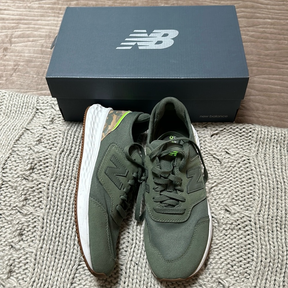 Women’s New Balance Sneakers Size 9